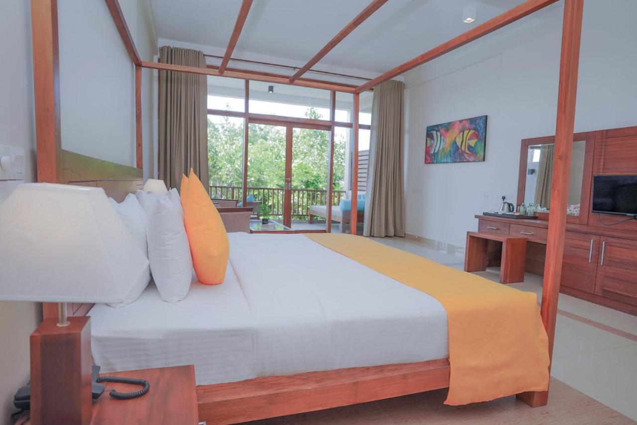 Breeze Pasikudah Hotel Passikudah Exterior photo